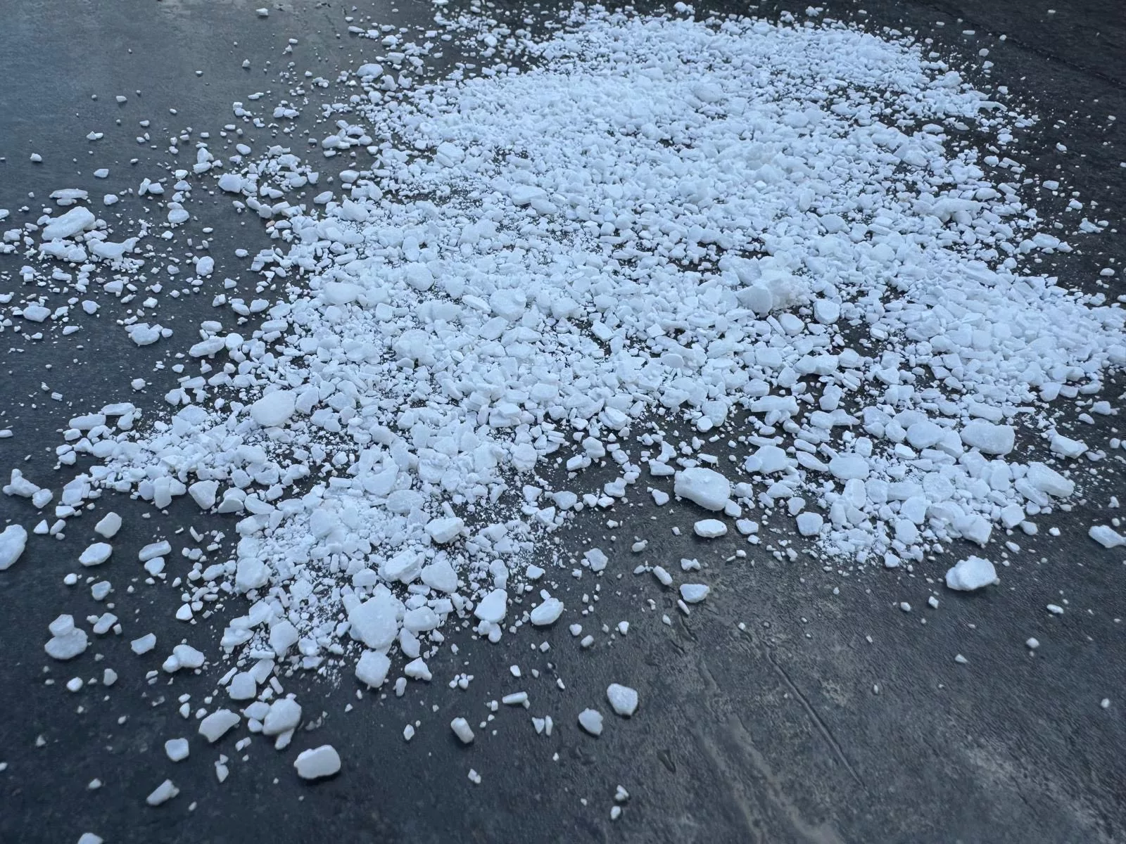 Crushed white stone for pattern imprinted concrete by PICS.